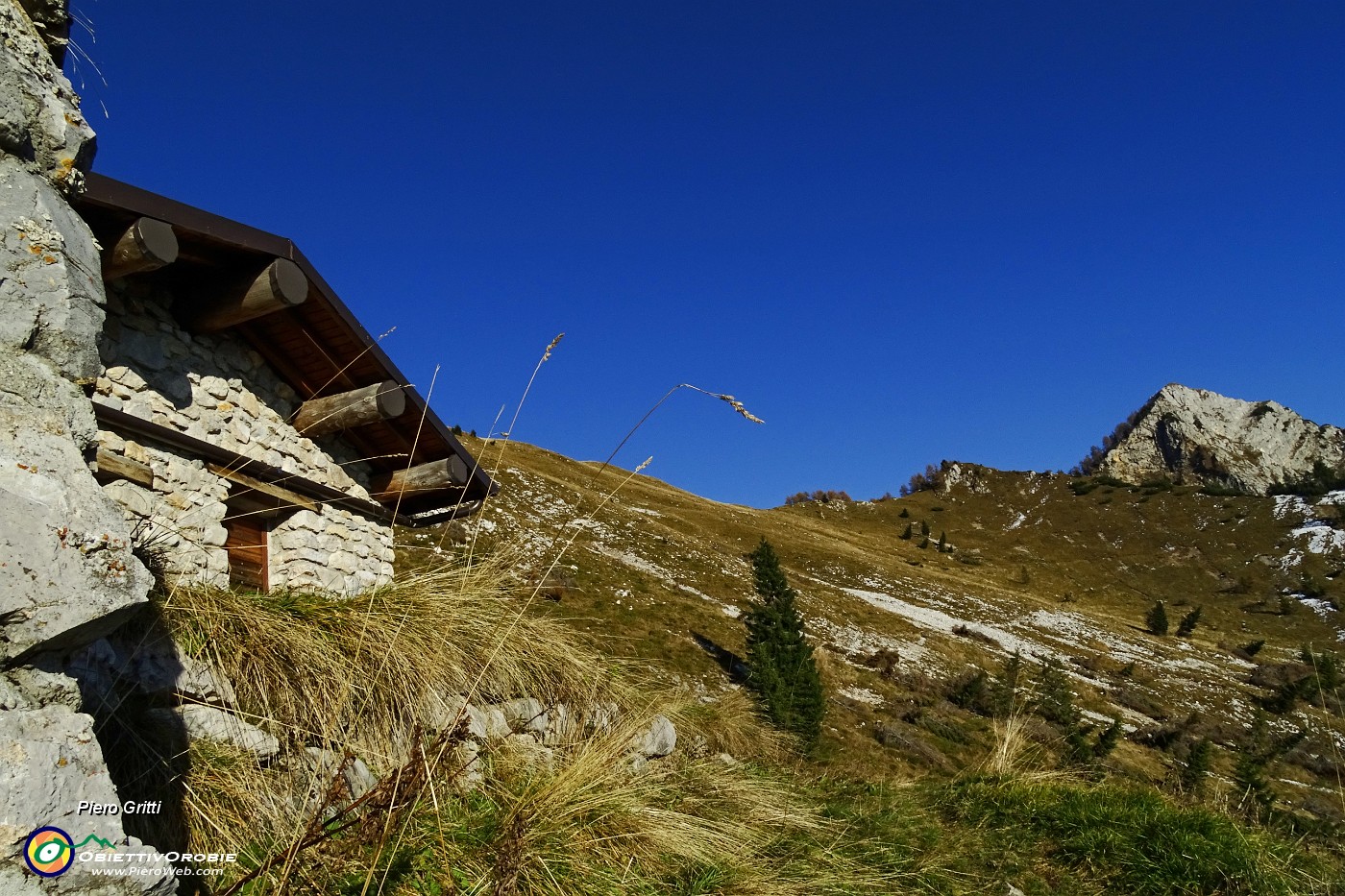 91 Baita-bivacco di Monte secco (1837 m).JPG -                                